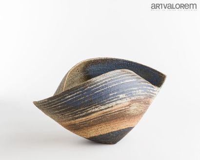 null GOTLIND Weigel (1932)

Large stoneware bivalve-shaped bowl with enamelled grooving...