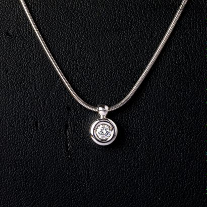 Necklace in white gold 750°/°° centered of...