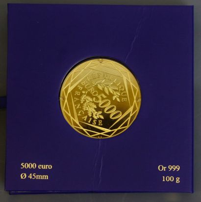 null FRANCE

A 5000 euro coin with a 999°/°° gold rooster. Edition of the Paris mint,...