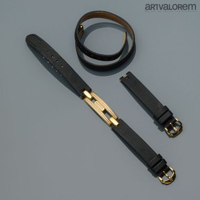 null BAUME & MERCIER

Bracelet adorned with a rectangular link with a sliding motif...