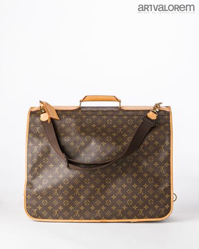 LOUIS VUITTON 

Suitcase in monogrammed coated...
