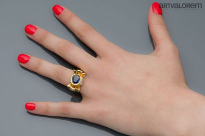 null Ring in yellow gold 750°/°° centered with an oval faceted sapphire in closed...