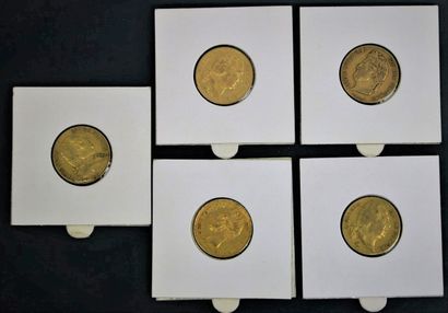 FRANCE 
3 pièces de 20 francs or Louis XVIII (1815A- 1824A- 1818A), 
On joint deux...