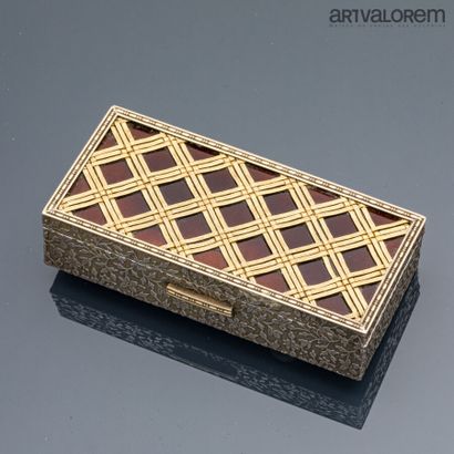 null BOUCHERON Paris

Rectangular box in silver 925°/°° with engraved decoration...