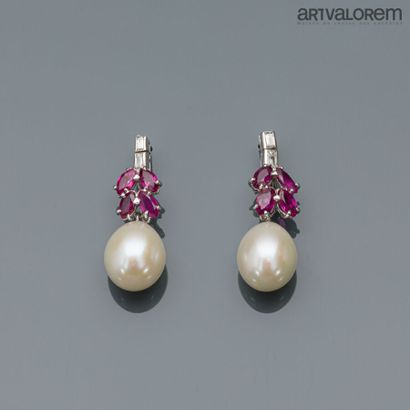 Pair of pierced earrings in white gold 750°/°°°...