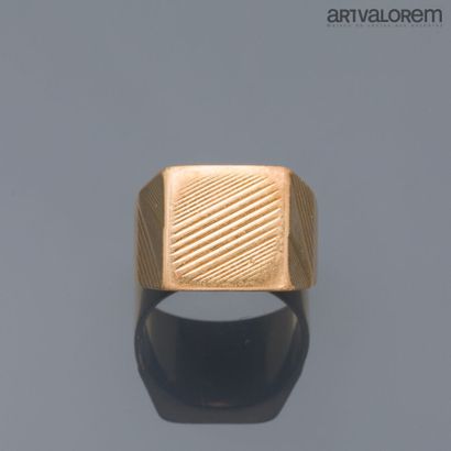 null Yellow gold Chevalière 750°/°° engraved.

TDD: 68 (Ring cut)

weight: 13,8 g

(Ring...