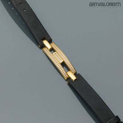 null BAUME & MERCIER

Bracelet orné d'un maillon rectangulaire à motif coulissant...