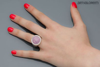null FIRST JEWELS

Ring in white gold 750°/°° the circular plate paved with pink...