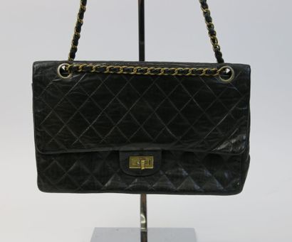 null CHANEL Paris

Black lambskin 2.55 bag, chain shoulder strap for hand or shoulder...