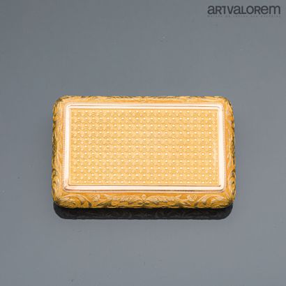 null Paris (1819-1838)

Snuffbox in yellow gold 750°/°° guilloche, the circumference...