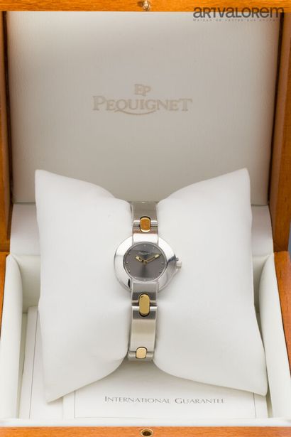null PEQUIGNET

Lady's watch in brushed steel and gold plated, grey metalized dial...