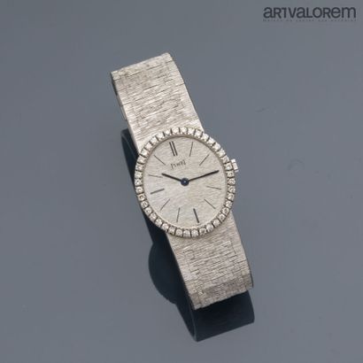 null PIAGET circa 1970

Montre bracelet de femme en or gris 750°/°° , cadran guilloché...