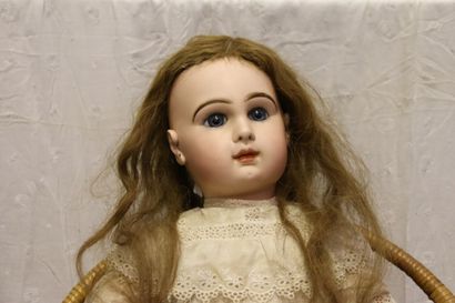 null French doll, with bisque head, closed mouth, marked "DEPOSE TETE JUMEAU Bvté...