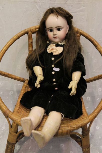 null French doll, with bisque head, closed mouth, marked " E 10 D DEPOSE " (ETIENNE...