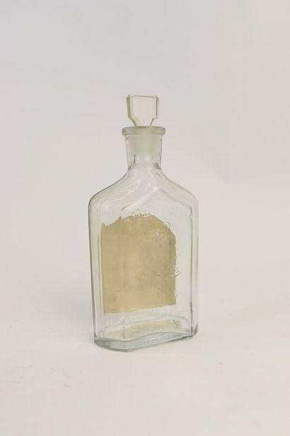 null Guerlain - "Eau de Cologne du Coq" (1894)

Flacon à la renommée, en verre incolore...