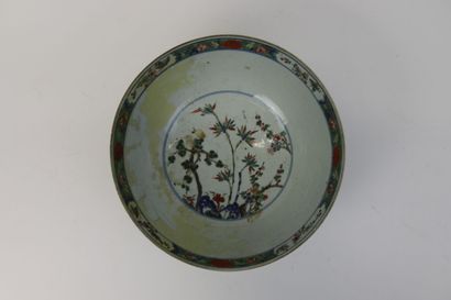 null CHINE, XIXe siècle 

Soupière couverte en porcelaine à décor émaillé de grues...