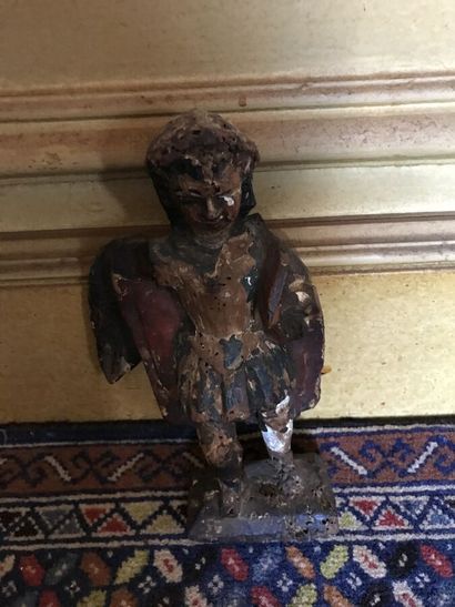 null Archange en bois sculpté peint polychrome. 

Portugal, XVIIIe siècle ? H. :...