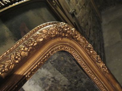 null Miroir en bois et stuc doré 

XIXe siècle