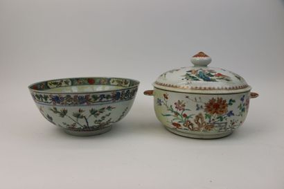CHINA, 19th century 

Porcelain covered tureen...