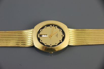 null Willy ENGEL circa 1970

Montre bracelet en or jaune 750°/°° , cadran ovale à...