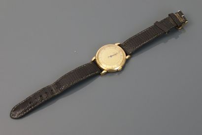 OMEGA vers 1950 
Montre bracelet pour homme...
