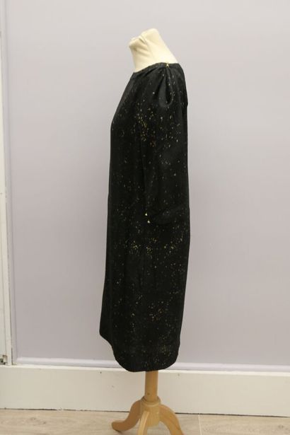 null CHLOE

Robe en soie noire à motif de projection de peinture doré, manches longues,...