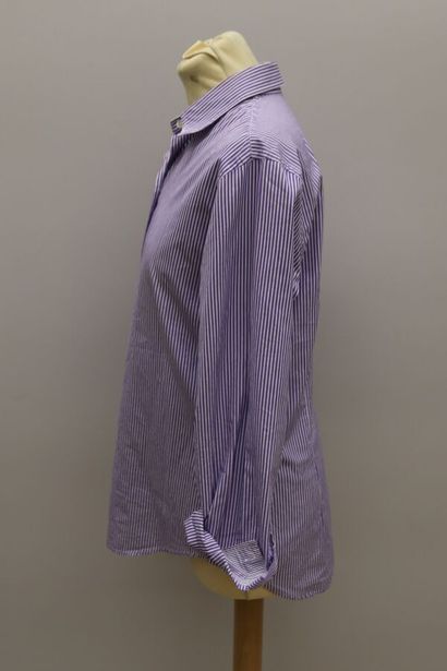 null FIGARET Femme

Chemise en coton rayé blanc et violet, se fermant par sept boutons

Taille...
