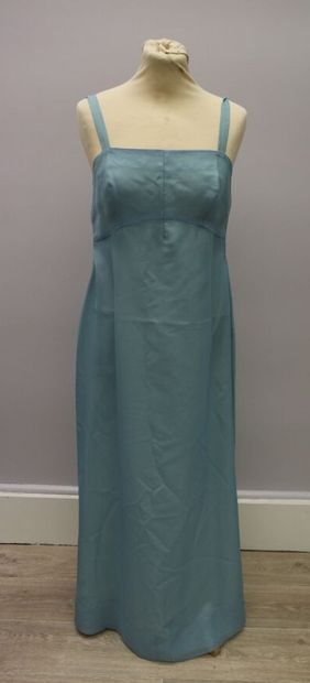 null ANONYMOUS

Vintage set including : .a long straight dress, with straps, in light...