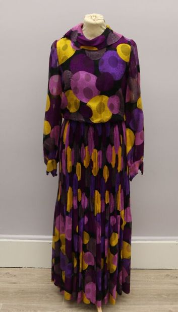 null DIOR Boutique

Robe longue à jupon plissé, à motif géométrique violette, jaune,...