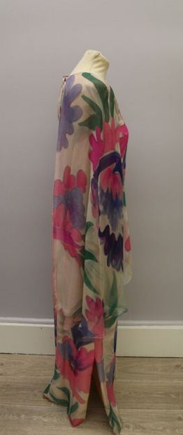 null ANONYME

Robe vintage longue en mousseline de soie rose à motif de fleurs, se...
