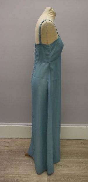 null ANONYMOUS

Vintage set including : .a long straight dress, with straps, in light...