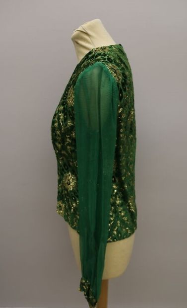 null ANONYMOUS

Blouse in green silk chiffon and green and gold velvet panne, closing...