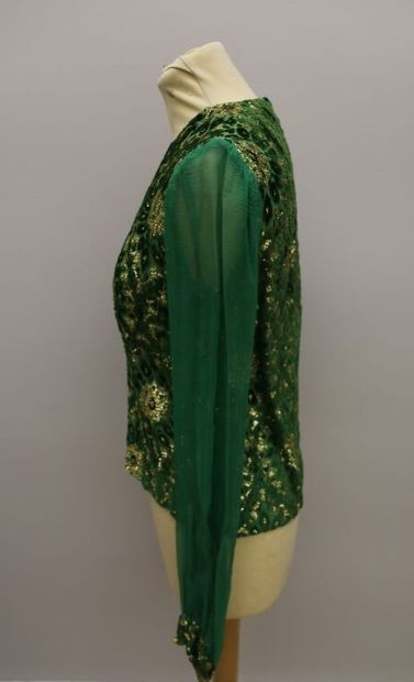 null ANONYME

Blouse en mousseline de soie verte et panne de velours verte et or,...