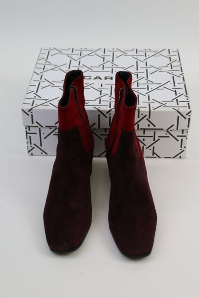 null CAREL

Pair of red, burgundy and plum suede boots. 

Heel height: 5 cm

Size:...