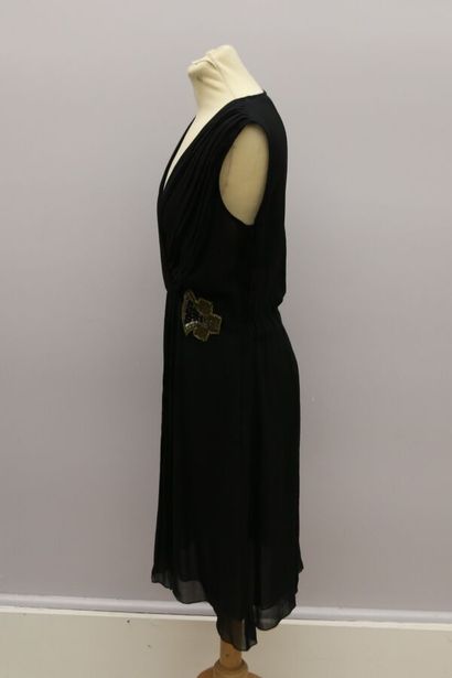 null ANTIK BATIK

Sleeveless, mid-length dress in black silk, two elements embroidered...