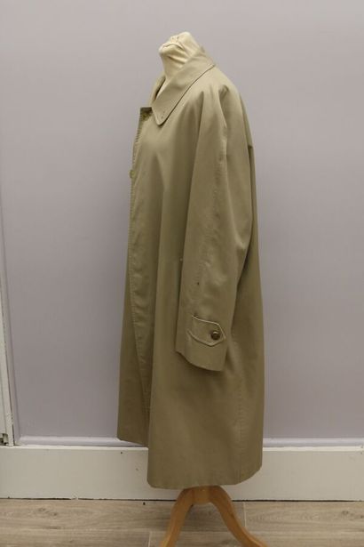 null BURBERRYS'

Men's trench coat in beige cotton blend, five-button closure, two...