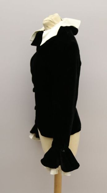 null ANGELO TARLAZZI Paris, 

Slim-fitting jacket in black stretch cotton velvet...