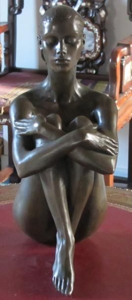 Jacques Le Nantec (1940) "Femme assise en bronze" signé, daté 85 et numéroté119-1000....