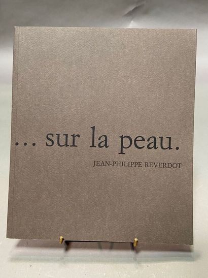 null Jean-Philippe REVERDOT, "... Sur la peau". Marval, 1999, 39 pages, en sept exemplaires...