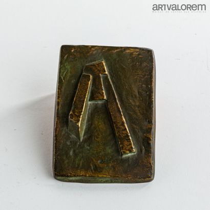 null Béatrice ARBET (XXe siècle)

Sans titre

Plaque en bronze à patine brune-vert...