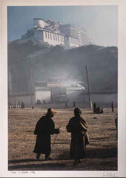 null Marc RIBOUT (1923-2016)

Tibet, le Potala 1982

Tirage couleur signé, titré,...