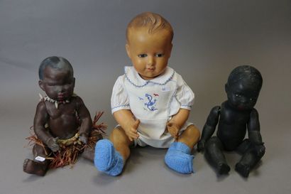 null Lot comprenant : bébé noir SNF, H. : 33 cm. - NEGRI PETITCOLLIN, H. : 33 cm....