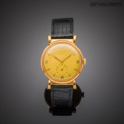 null Men's watch in yellow gold 750°/°°, the bezel gadrooned, the golden dial with...