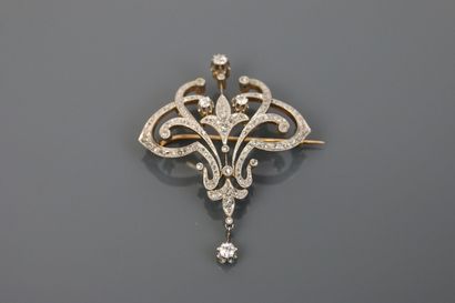null Brooch in yellow and white gold 750°/°° decorated with foliage scrolls, rose-cut...