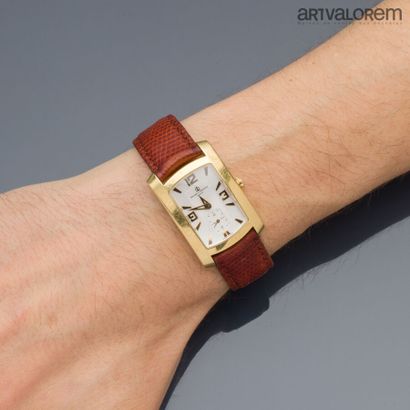 null BAUME & MERCIER Hampton

Men's wristwatch in yellow gold 750°/°°, radiant white...