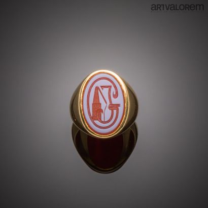 null Chevalière in yellow gold 750°/°° with an intaglio on agate engraved "JG and...