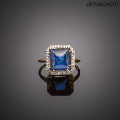 null Yellow gold and platinum ring centered on a cabochon of sugar loaf sapphire...