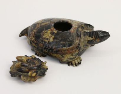 null 
CHINA, 20th century




Stone turtle forming a brush or box. L. : 11 cm. 
...