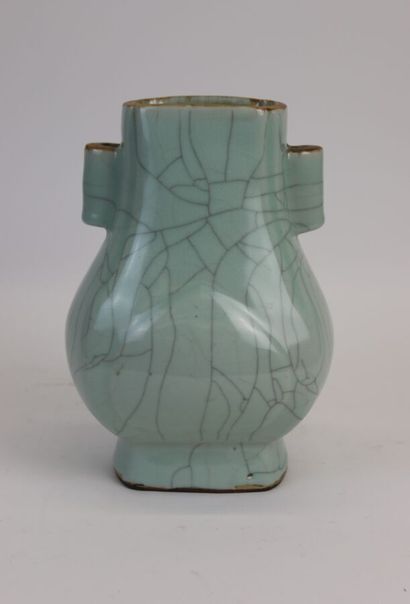 null CHINA, 20th century

Celadon enameled porcelain fanghu vase. 

H. 25 cm