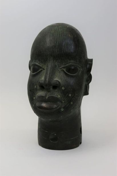 null IFE, NIGERIA, 20th century

Oni head in bronze, the face covered with vertical...